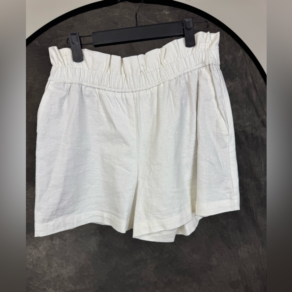 Express / Women’s High Rise Pull-On Shorts / White Linen Blend / Size S / NWT